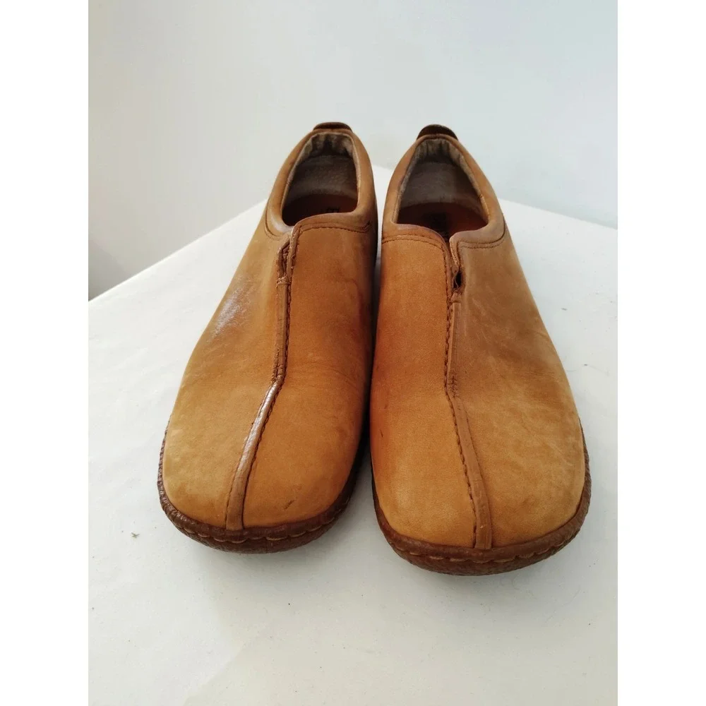 Born Shoes Women 8.5M Tan Nubuck Leather Comfort Slip On Split Toe Clogs Loafers